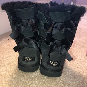 Bailey Bow Black Uggs- Size 7